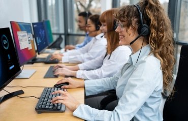 people-working-call-center-